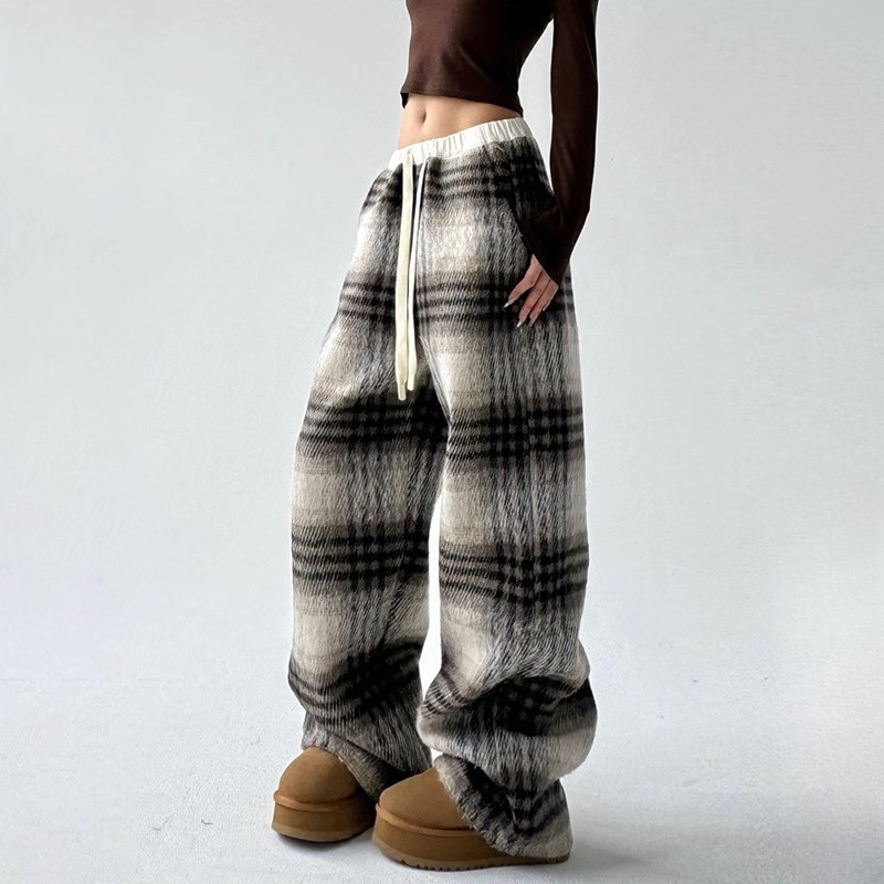 Elvona Plaid Sweatpants