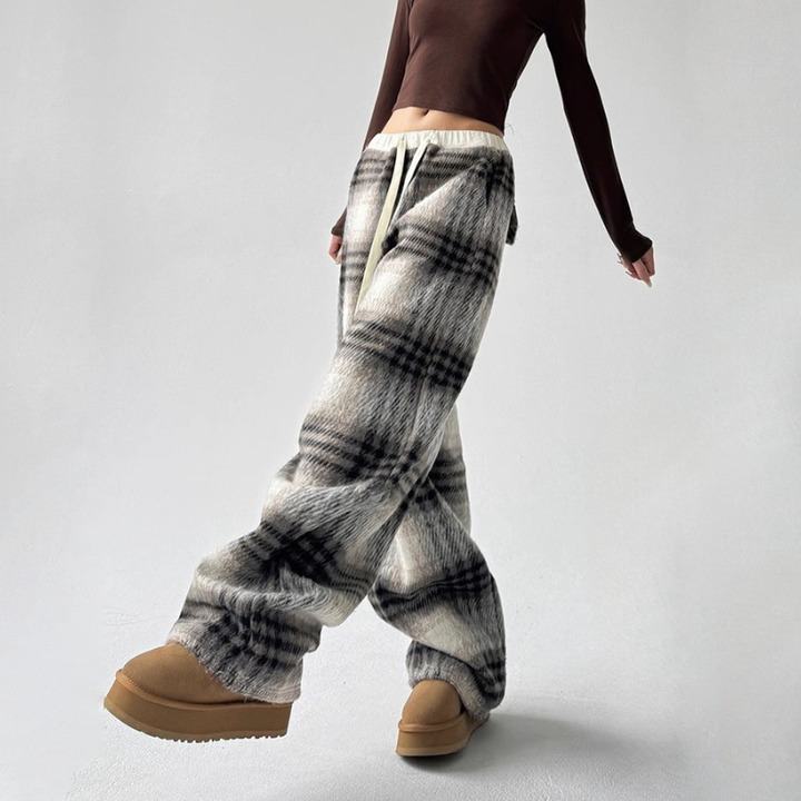 Elvona Plaid Sweatpants
