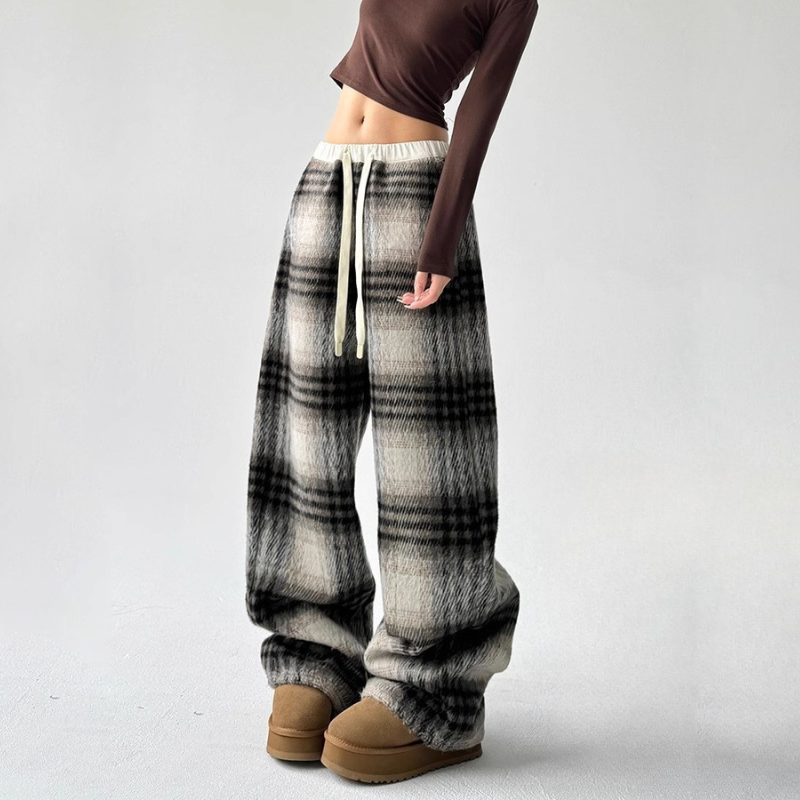 Elvona Plaid Sweatpants